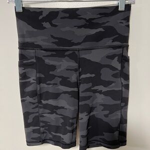 Athleta Gray Camo Bike Shorts Salutation stash pocket II 7” short